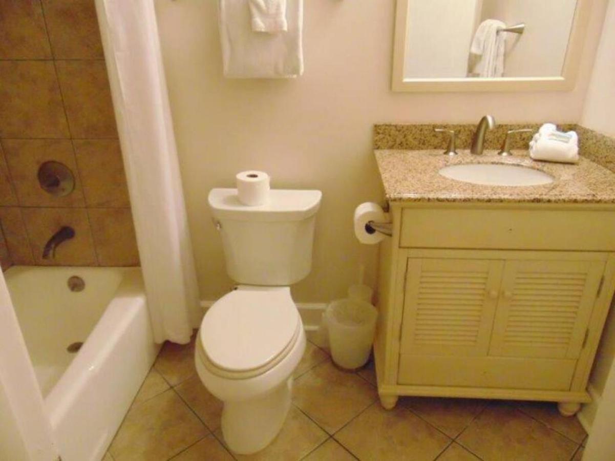 W2 Ocean Walk Resort Upstairs 2 Bed King And Two Twins Next To Back Pool St. Simons Island Exterior foto